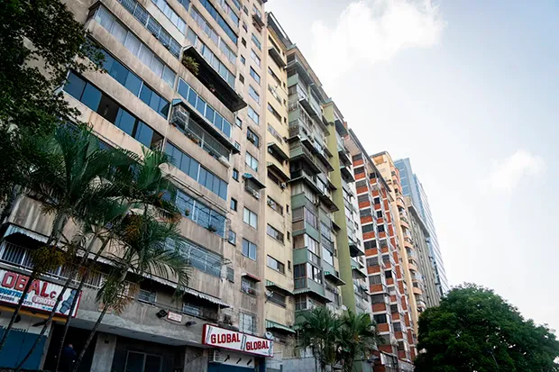 Altos precios y duras condiciones: retos de alquilar vivienda en Venezuela