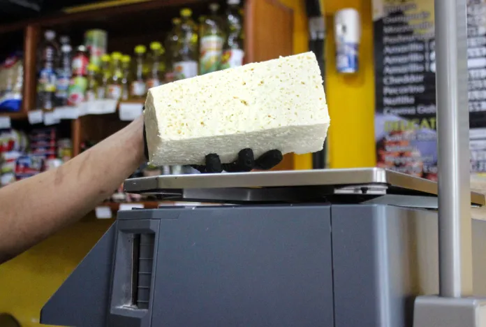 Aumento del precio del queso llanero preocupa a comerciantes y consumidores