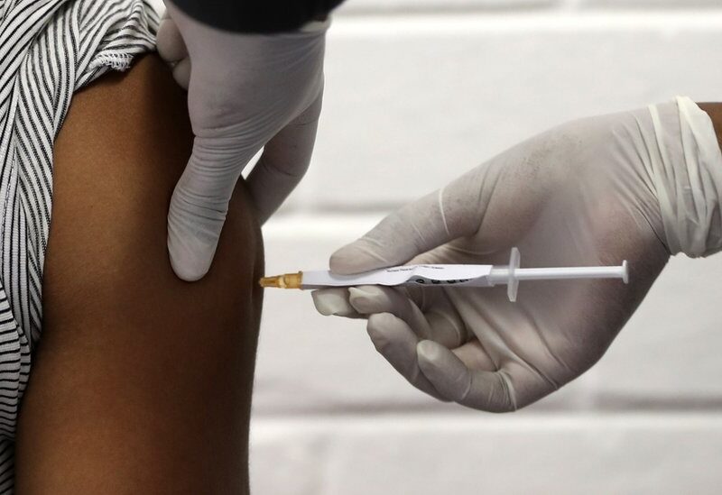 Primera vacuna contra el cáncer de piel y tratamiento redujeron riesgo de metástasis o muerte