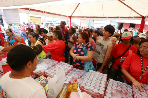 #Reportaje: Mercados a cielo abierto, una forma de regularizar la informalidad que prolifera