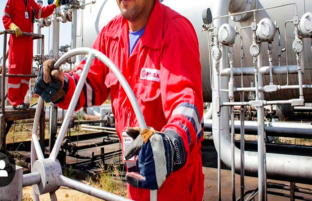 Trabajadores petroleros piden a las autoridades revisar contrataciones colectivas