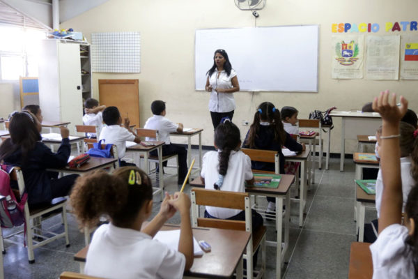 Bajos salarios y falta de docentes: Estiman que el nuevo año escolar iniciará "más complicado" que el anterior