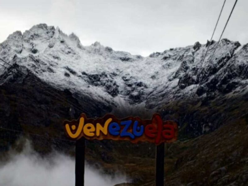 La Cordillera de los Andes amaneció vestida de blanco