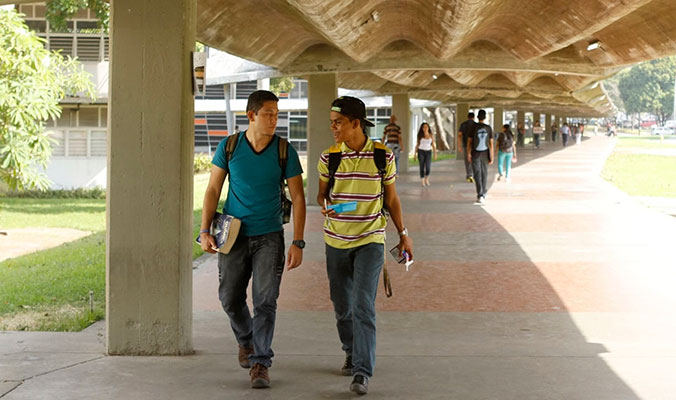 Encovi: El 70% de los universitarios venezolanos deben trabajar