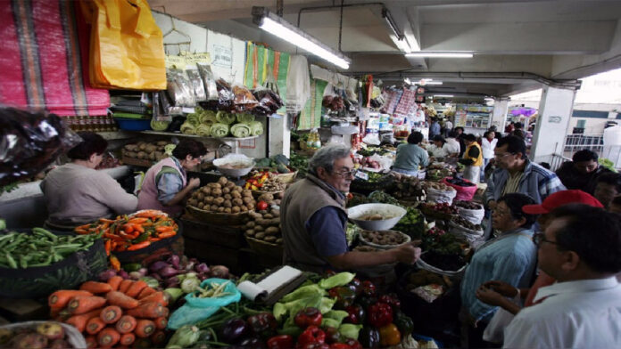 Economista: No se ha dejado de consumir en el país pero el precio domina