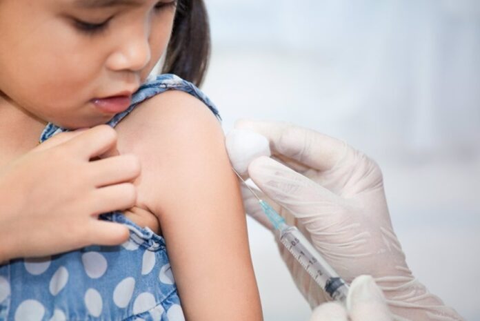 Sociedad de Pediatría alerta que urge la inversión del 7% del PIB para recuperar la vacunación infantil