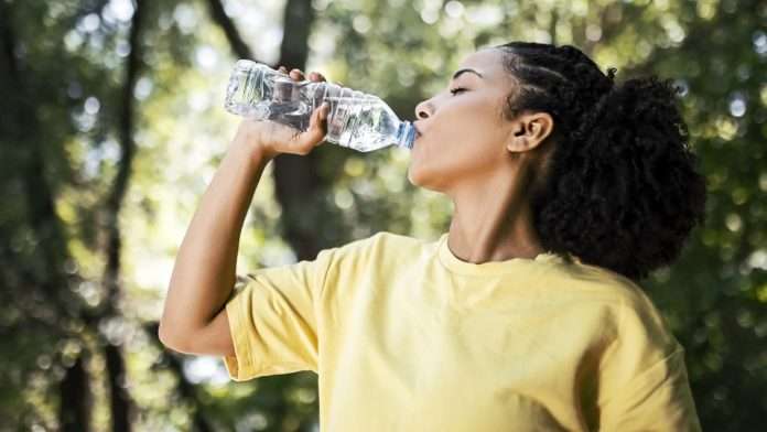 El agua alcalina ayuda a mejorar la salud