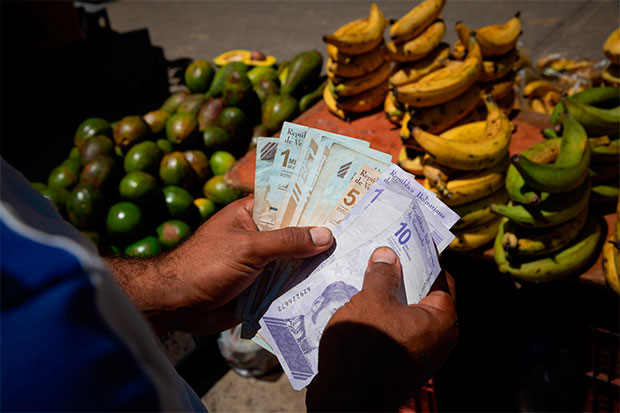 Cedice: inflación se ralentizó en abril con alzas de 8,61% en bolívares y de 1,54% en dólares