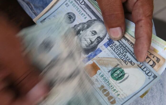 Instan a sancionar la especulación cambiaria para proteger la economía