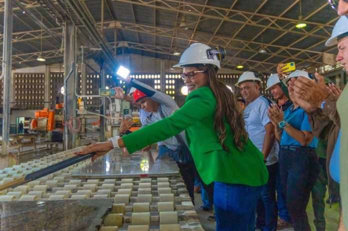 Reactivan empresas de producción social en Bolívar