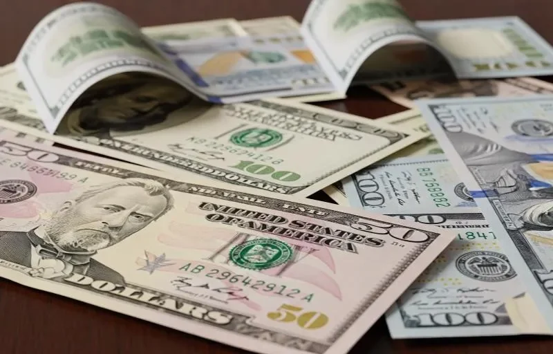 Bloomberg: La era del dominio del dólar se acerca a su fin