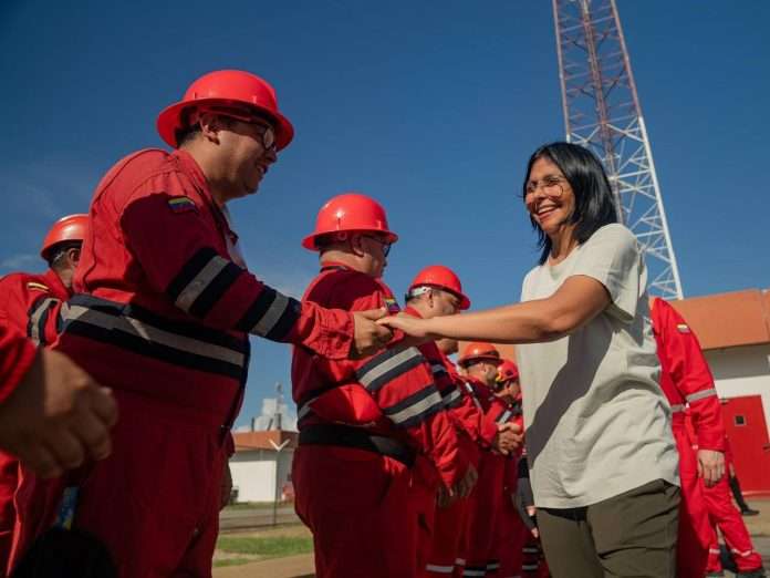 Delcy Rodríguez supervisó producción de aceites y lubricantes en Pdvsa Vassa