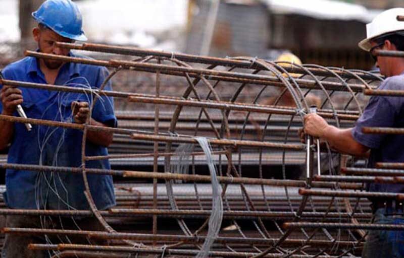 ¿Cuál es el salario promedio del sector industrial privado en Venezuela?