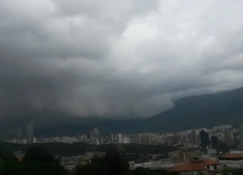 Ondas tropicales 51 y 52 se acercan a costas venezolanas: traerán lluvias en varios estados