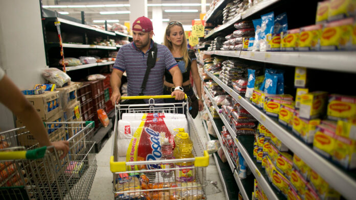“El mercado quincenal ya no existe”: compras promedio en supermercados se sitúan entre US$8 y US$23
