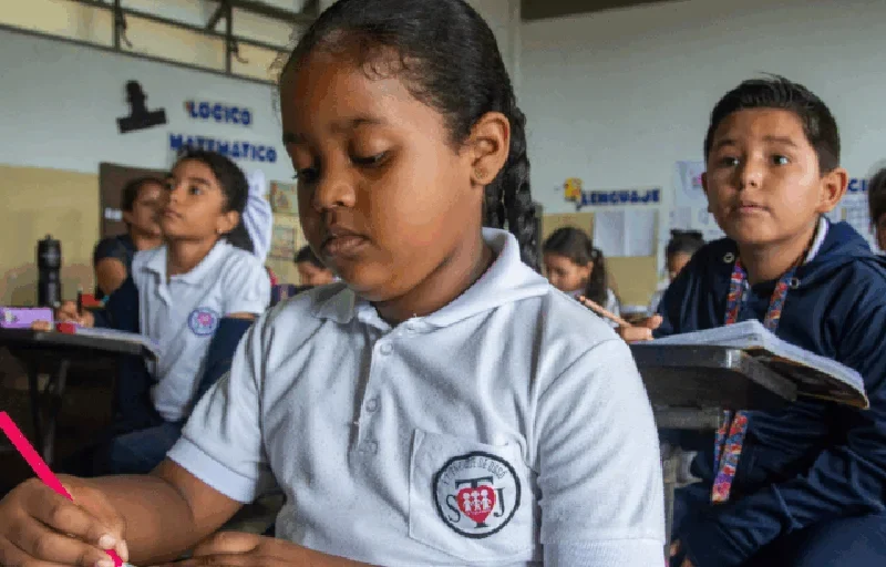 Fe y Alegría lanza la campaña «Beca a un Estudiante» para prevenir la deserción estudiantil noviembre 1, 2025 11:11 AM