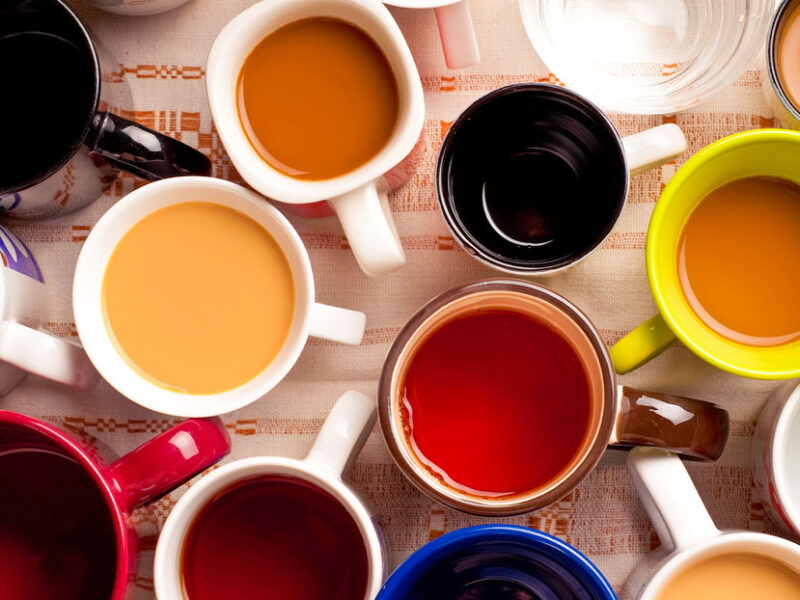 Descubren cómo beber café, té y agua para prolongar la vida