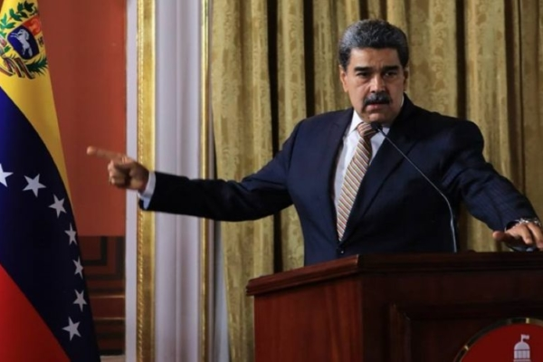 Maduro instruye revisar impactos de la presión tributaria con gremios y crear 4.000 bancos comunales