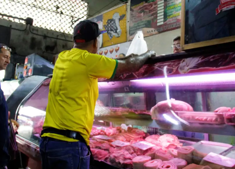 El pernil no falta en las cenas navideñas: precio del cerdo en Quinta Crespo, Catia y supermercados