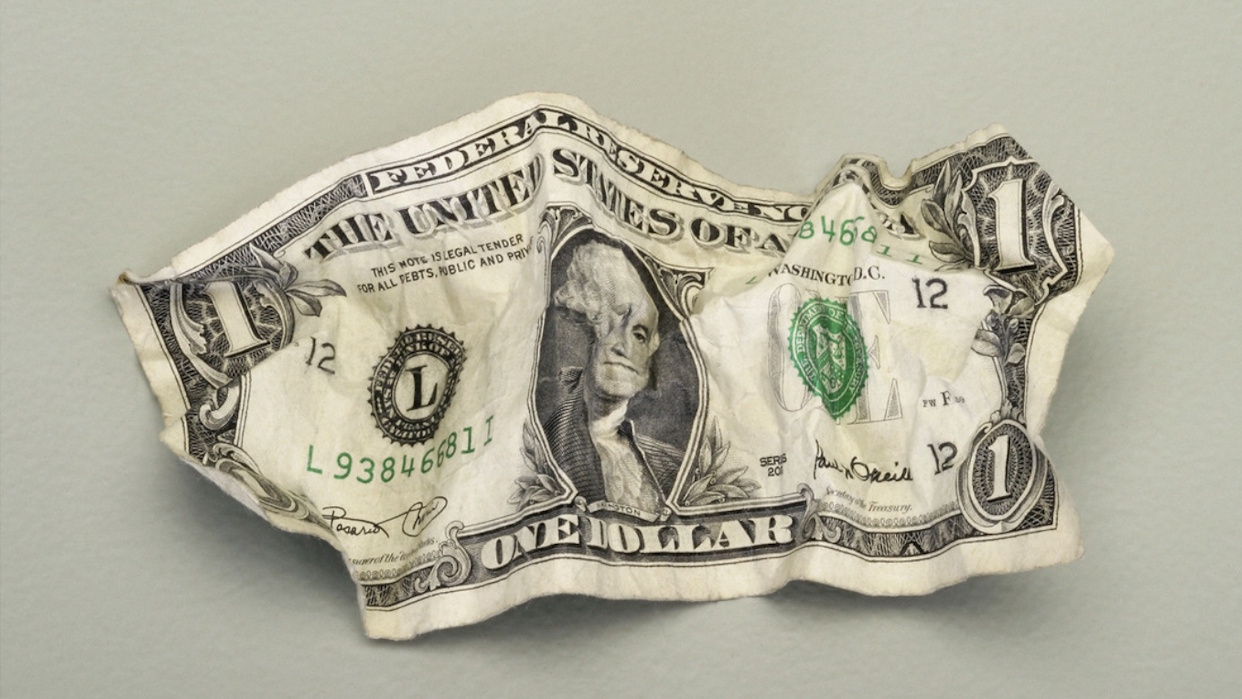 El dólar sufre su peor caída en las reservas globales en 20 años