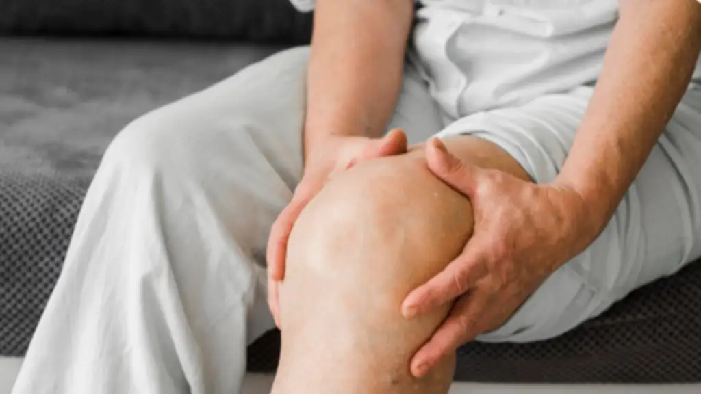 No más dolor en las rodillas causadas por la artrosis: fisioterapeuta redefine el desgaste articular