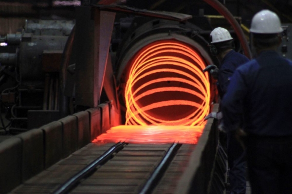 AVEX: repunta la exportación de materias primas como hierro y alumunio