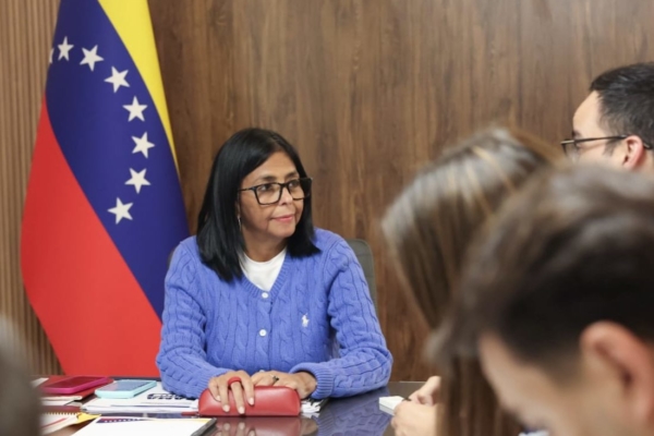Delcy Rodríguez evalúa la captación de nuevas inversiones nacionales y extranjeras en sector minero