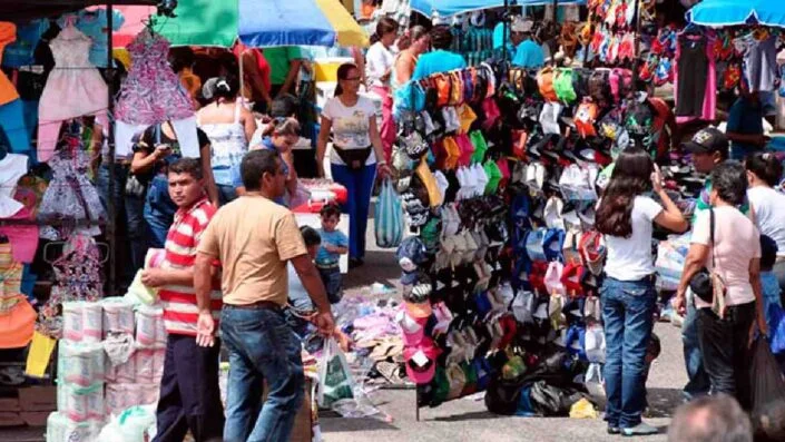Ventas comerciales caen 10,6% en marzo