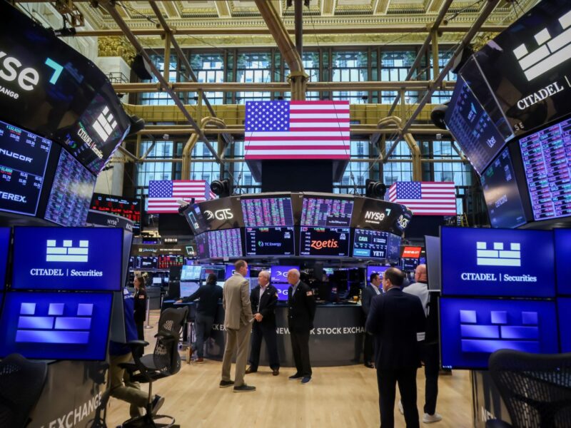 Wall Street abre en verde impulsado por la banca y el S&P 500 roza su mejor marca