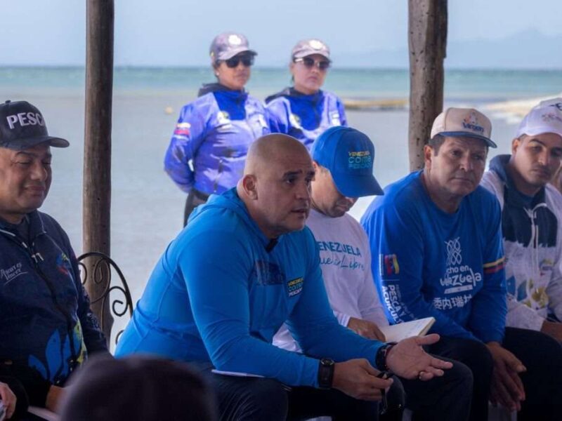 Pescadores de la isla de Coche afinan técnicas en la zafra de la sardina
