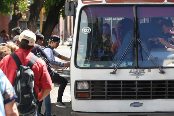 Transportistas y autoridades trabajan en un subsidio para estudiantes y personas de la tercera edad