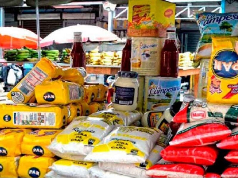 La canasta alimentaria de una familia venezolana aumentó un 5,5% en abril, según una ONG