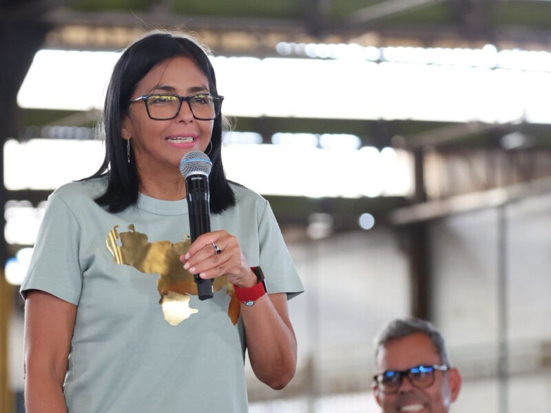 Delcy Rodríguez propone primer Encuentro Nacional de Economía Comunal y de Emprendimiento