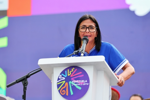 Delcy Rodríguez anuncia ingreso mínimo integral en US$240 y pensiones en US$70: "El aumento más importante en los últimos años"