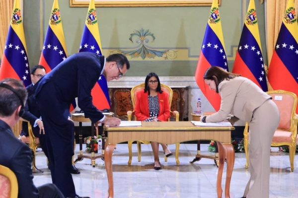 Presidenta (E) recibe a delegación de EEUU y firma nuevos acuerdos energéticos