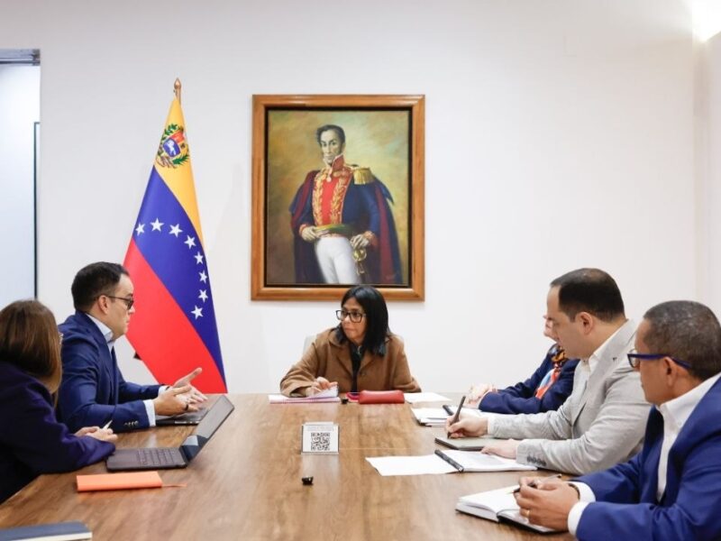 Presidenta (E) Delcy Rodríguez lideró reunión de trabajo con el equipo económico y el Motor Hidrocarburos