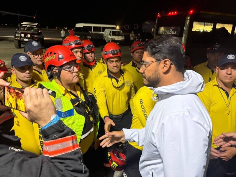 Venezuela recibe a delegación india con hospital de campaña y a rescatistas de Costa Rica