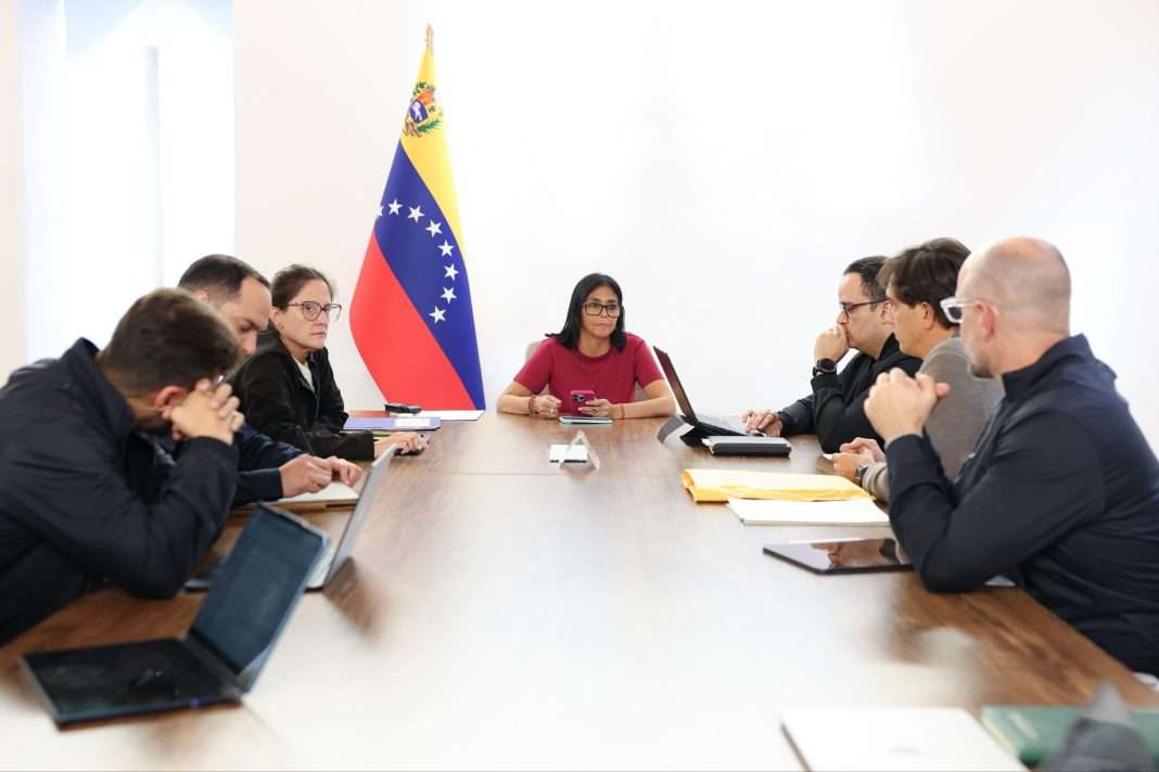 Presidenta (E) aborda estrategias de atención integral junto al equipo económico