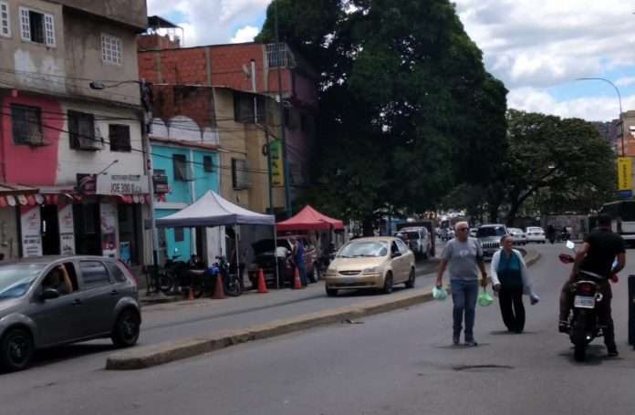 Ordenanza municipal castiga obstaculización de calles y aceras