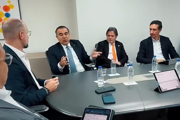Román Maniglia se reúne con la banca privada: buscan avanzar en la modernización y digitalización del sistema tributario