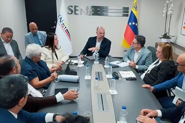Román Maniglia en reunión con sector empresarial: Proyectan simplificar trámites y ampliar base de contribuyentes