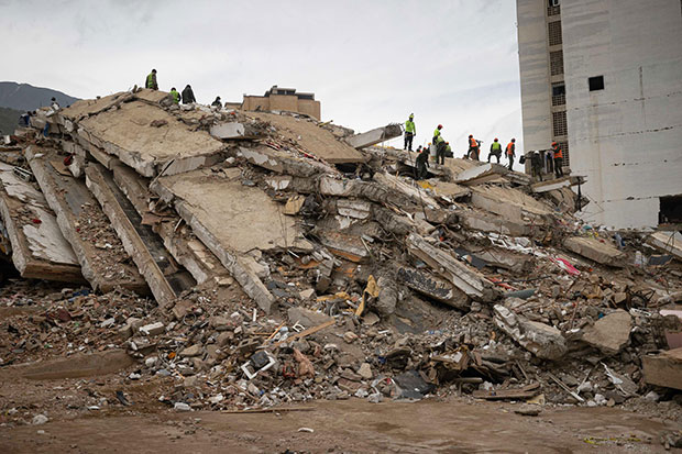 Venezuela organiza jornada de fumigación en el estado La Guaira por los terremotos