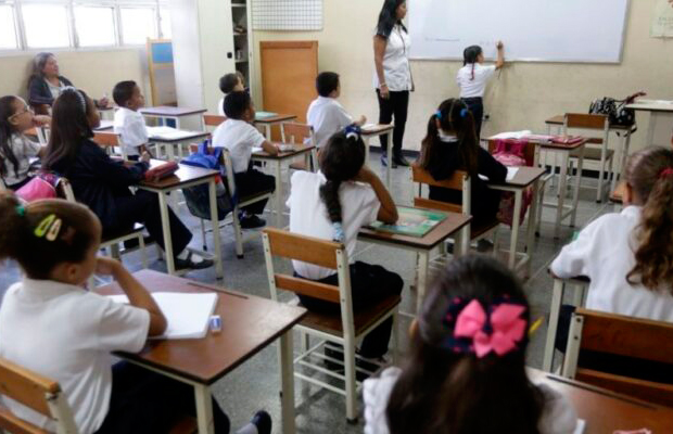Venezuela retoma clases en estados no afectados por el doble terremoto
