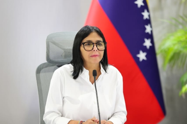 Delcy Rodríguez pide a Carlos III la liberación del oro venezolano en Banco de Inglaterra