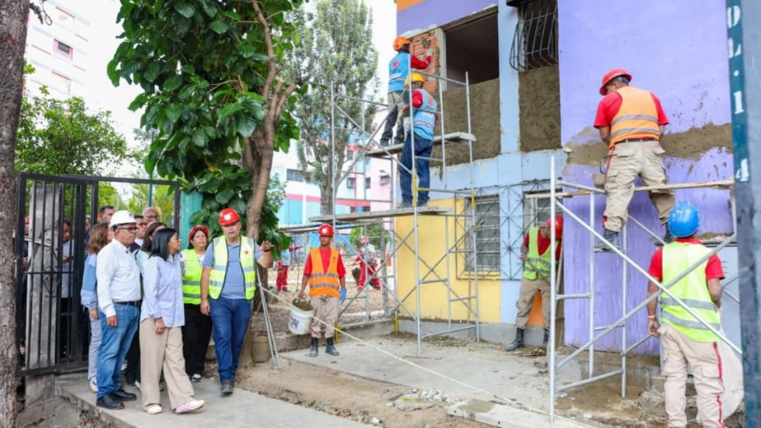Presidenta Delcy Rodríguez activa brigadas en Caracas para acelerar la reconstrucción de zonas afectadas por los sismos