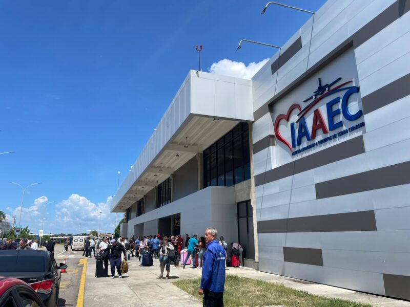 Cobro de tarifas en euros por uso aeroportuario en Valencia genera incertidumbre entre los pasajeros