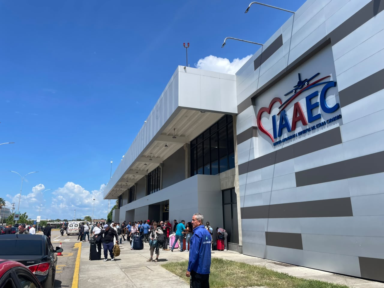 Cobro de tarifas en euros por uso aeroportuario en Valencia genera incertidumbre entre los pasajeros