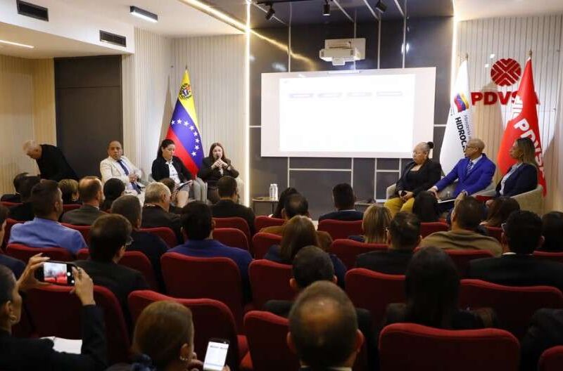 Ministerio de Hidrocarburos discute nuevo reglamento legal con socios de Empresas Mixtas