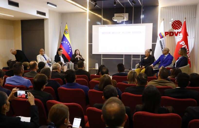 Ministerio de Hidrocarburos discute nuevo reglamento legal con socios de Empresas Mixtas