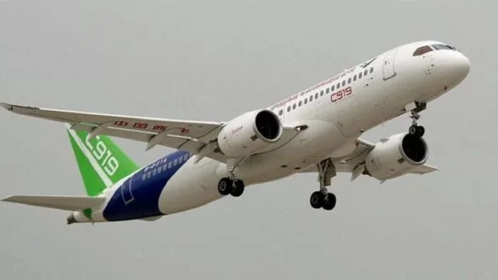 El aeropuerto de Valencia opera a máxima capacidad y supera los 4.600 pasajeros en un día